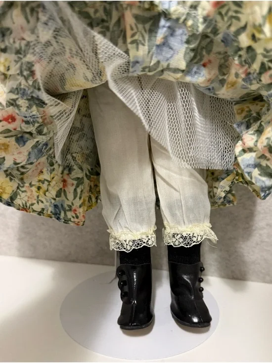 16โ Anne of Green Gables porcelain doll - Picture 7 of 10